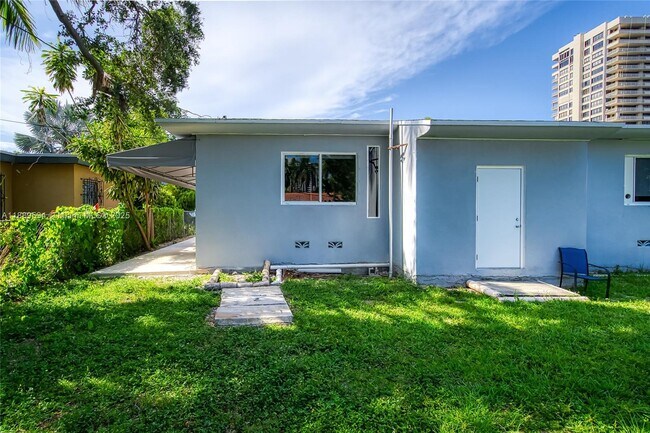 Building Photo - 1600 NE 110th Terrace