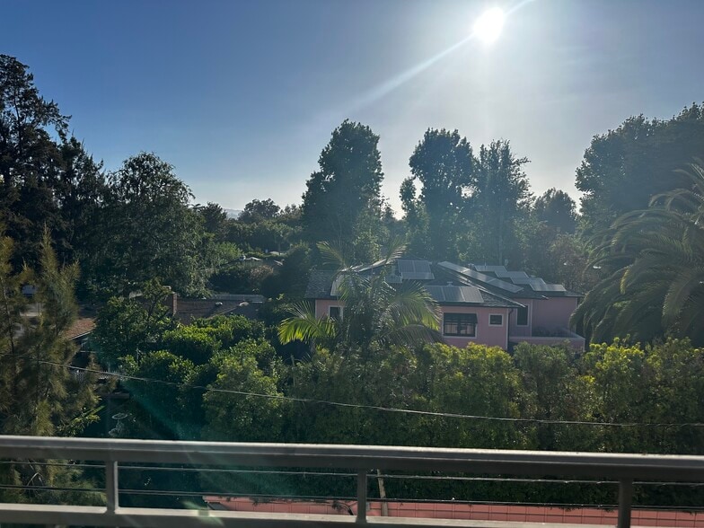 Private Patio with VIEWS! - 4601 Coldwater Canyon Ave