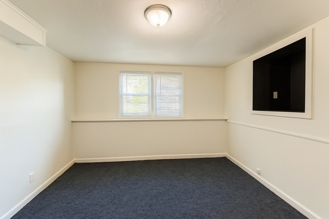 Building Photo - 8414 Dawn Dr