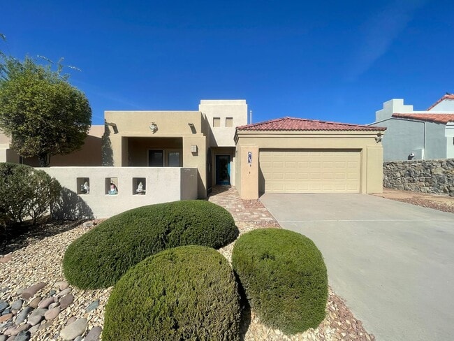 Primary Photo - Gorgeous home in The Boulders at Sonoma Ra...