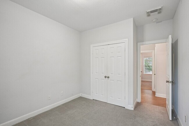 Building Photo - 90 Panterra Way