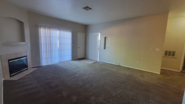 Building Photo - 4730 E Craig Rd