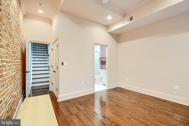 Building Photo - 118 W Fort Ave