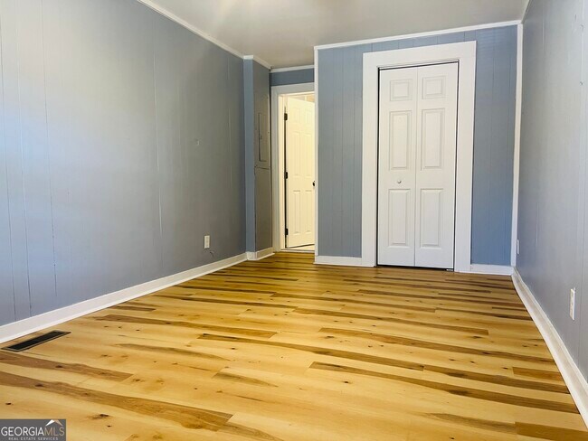 Building Photo - 103 Addie St