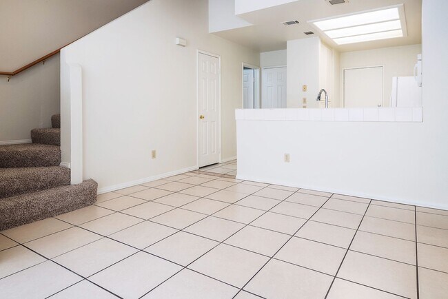 Building Photo - Rancho del Mar Townhomes Near the Temecula...
