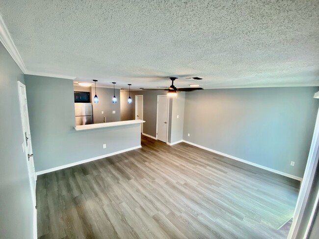 Primary Photo - 1351 Bayville Ct