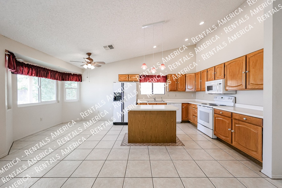 Building Photo - 2720 Leisure World