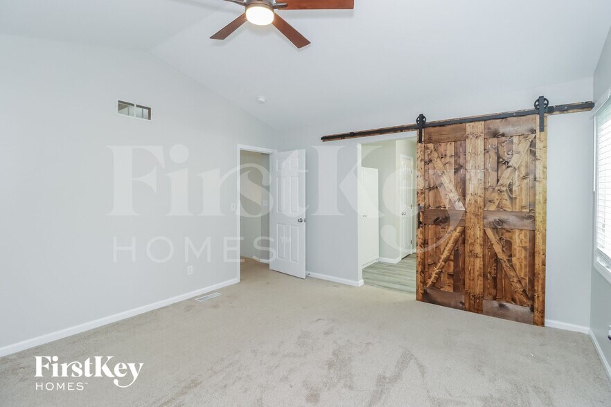 Building Photo - 800 Farview Ave