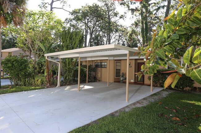 Building Photo - 4755 Village Garden Dr
