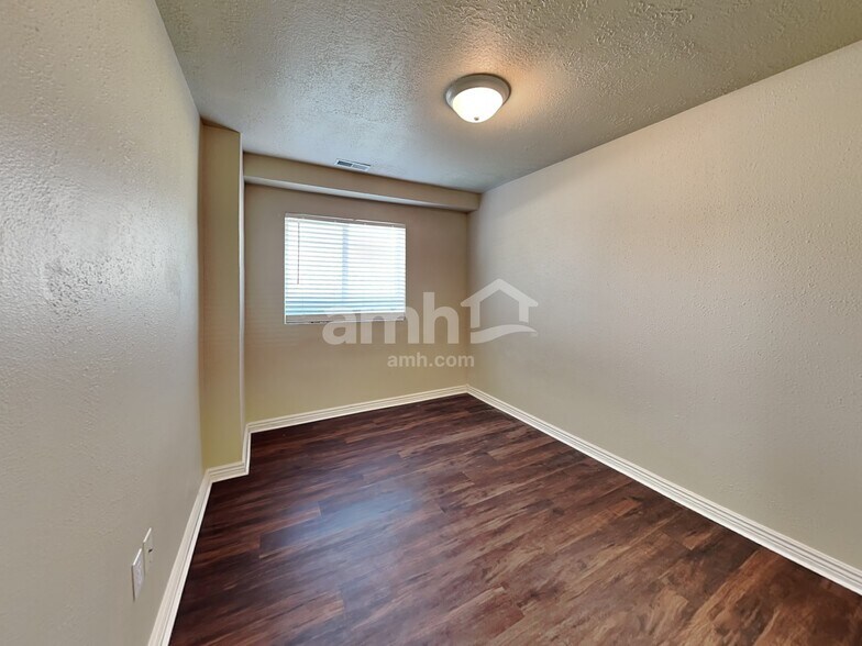Building Photo - 6334 S Clover Creek Ln