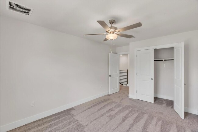 Building Photo - 15607 Ellinger Dr