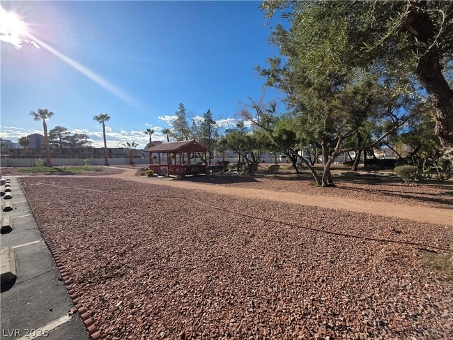 Building Photo - 750 S Royal Crest Cir