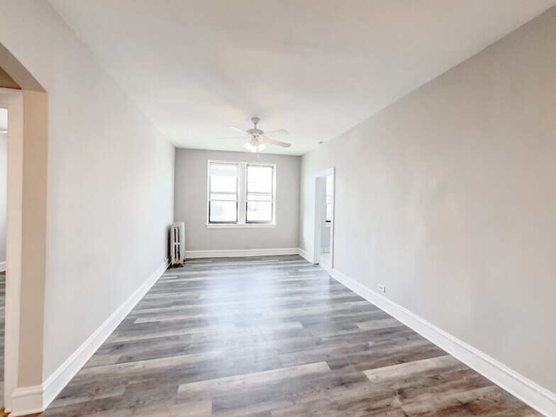 Building Photo - 4856 N Damen Ave