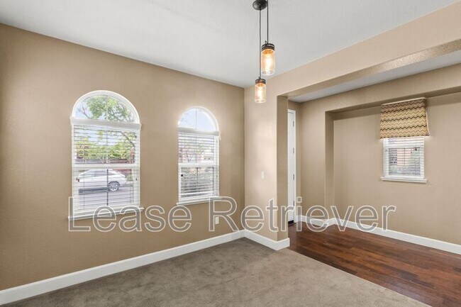 Building Photo - 479 W Esplanade Dr
