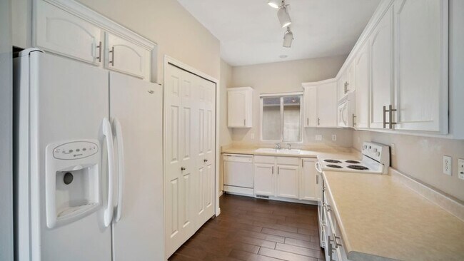 Building Photo - 10828 Wynview Ln