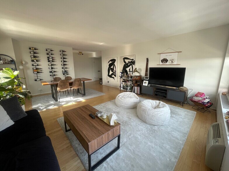 Building Photo - 3600 N Lake Shore Dr