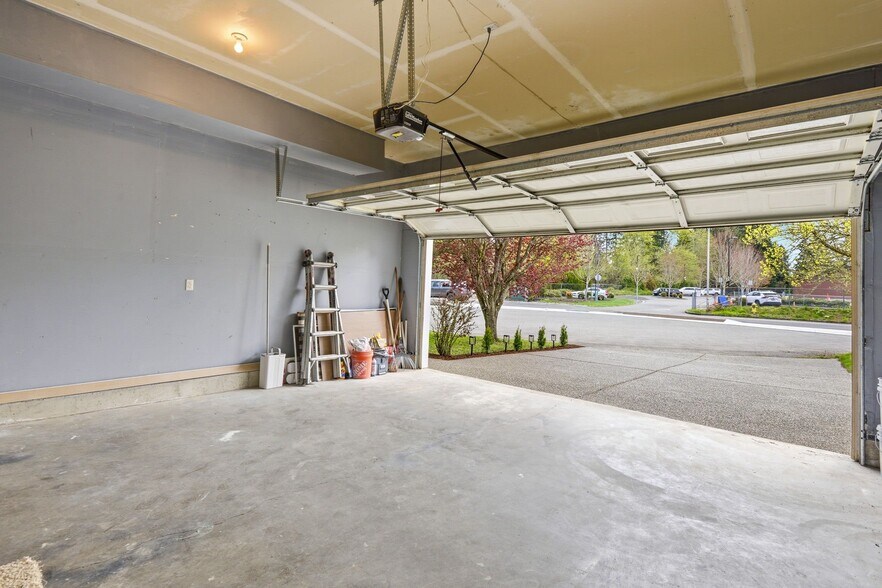 Building Photo - 4604 20th Way NE