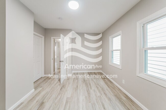 Building Photo - 593 Emerson St