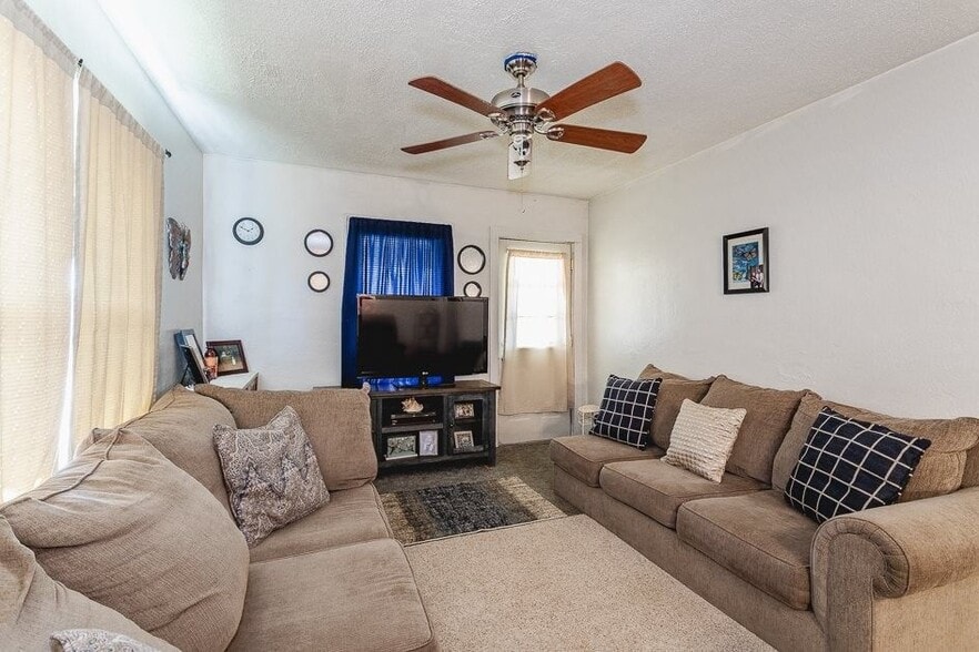 Building Photo - 727 Bellevue Ave