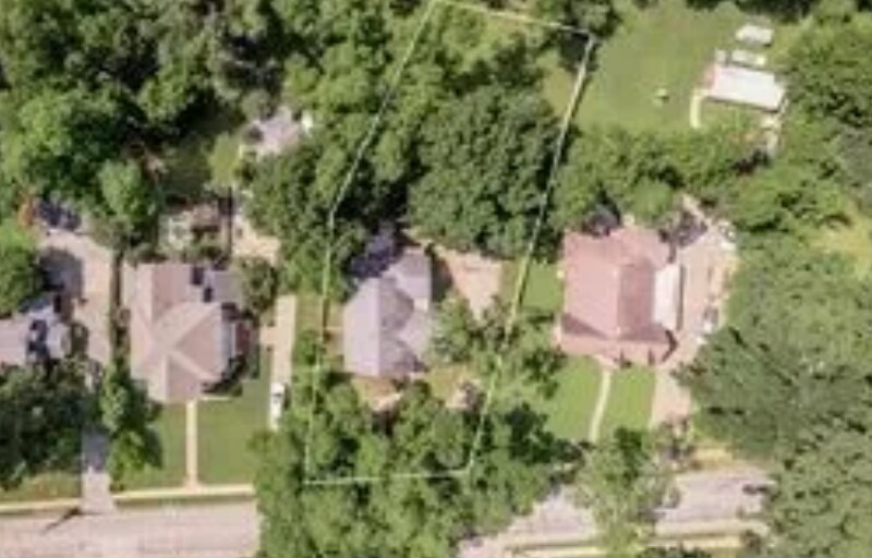 Building Photo - 924 E Houston Ave