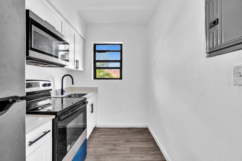 Building Photo - 1027 SW 3rd St