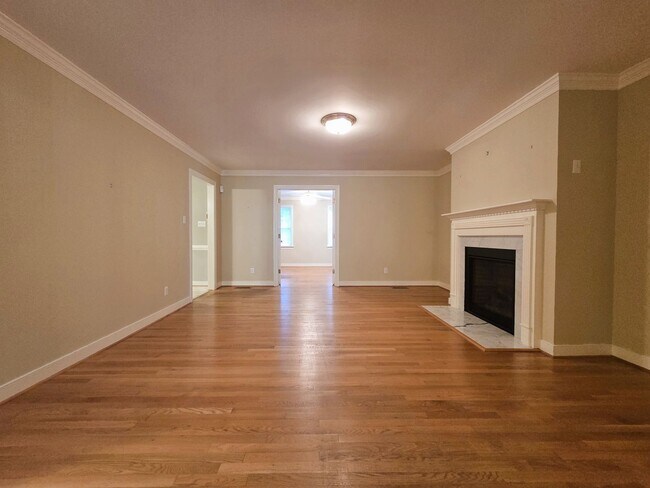 Building Photo - 4206 Tweedsmuir Rd