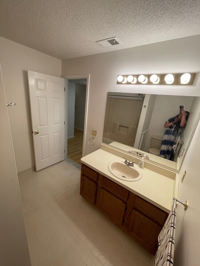 Building Photo - 5084 Harbor Oak Dr