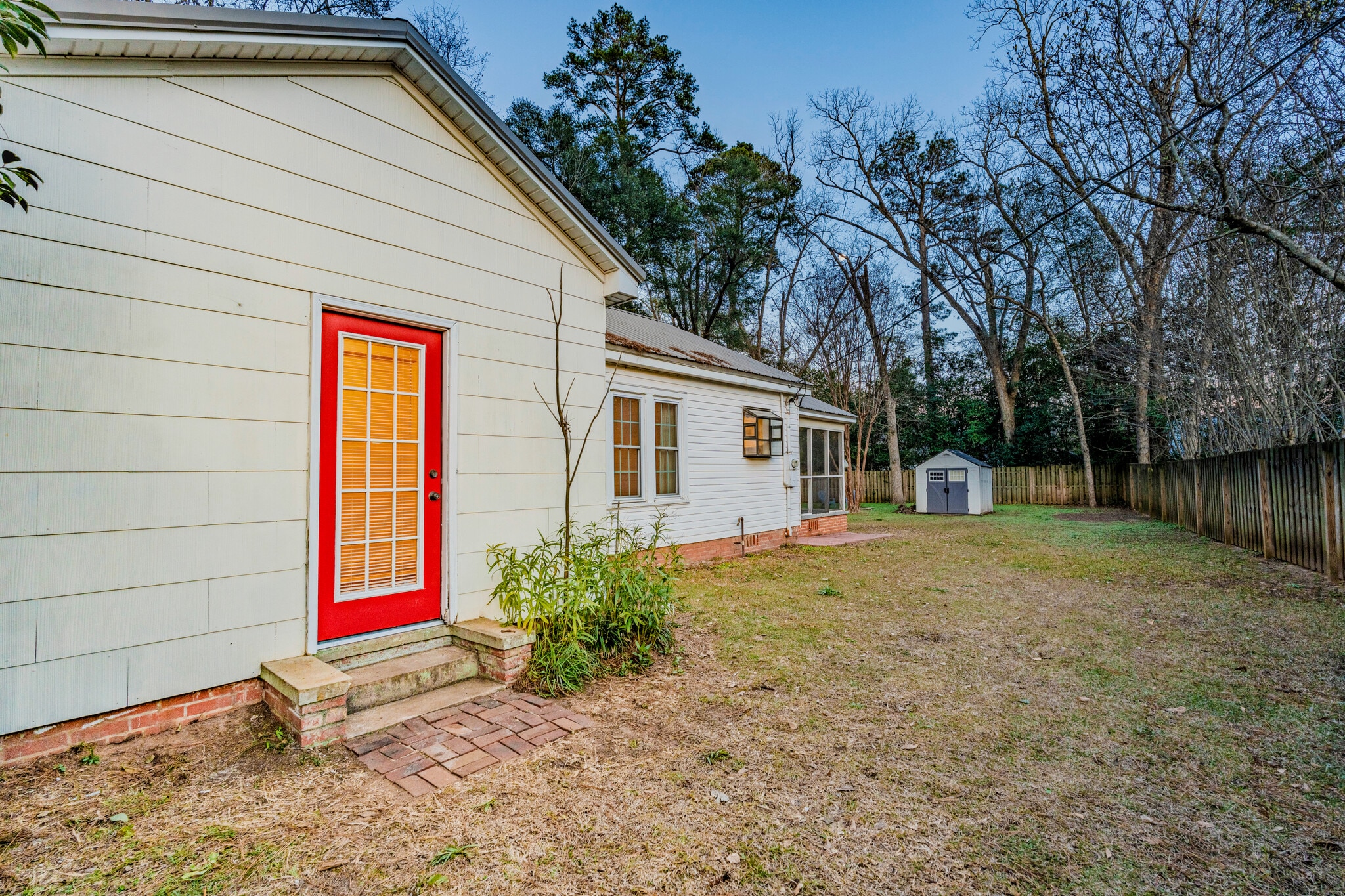 Building Photo - 104 Rosewood Dr