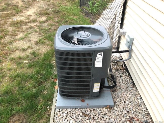 Building Photo - 19 Oak Meadows Dr