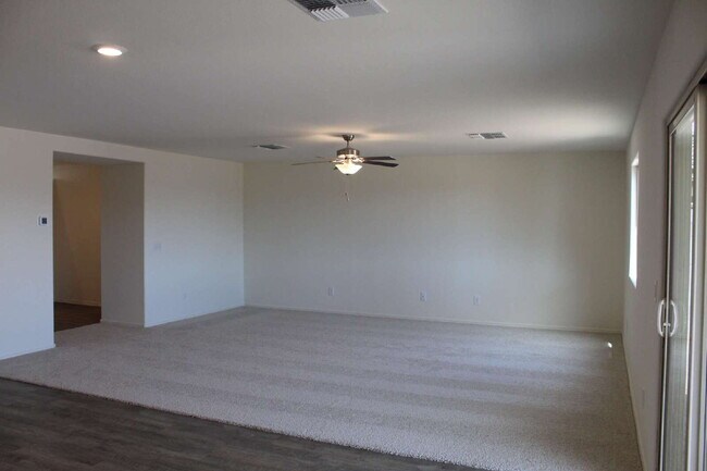 Building Photo - "Spacious 4-Bedroom with 2.5 Baths availab...