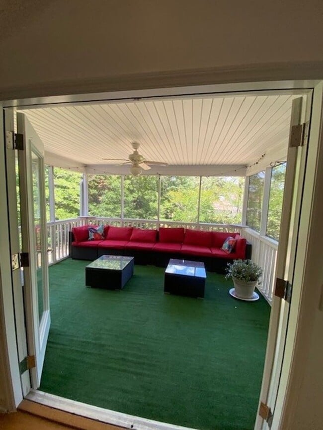 Building Photo - Welcome to this stunning fully furnished 4...
