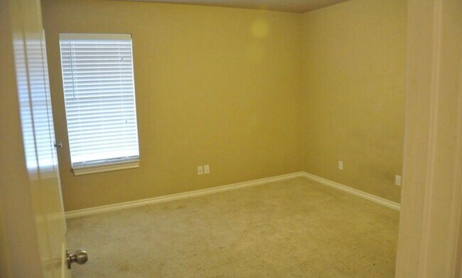 Building Photo - 6613 Stinchcomb Dr