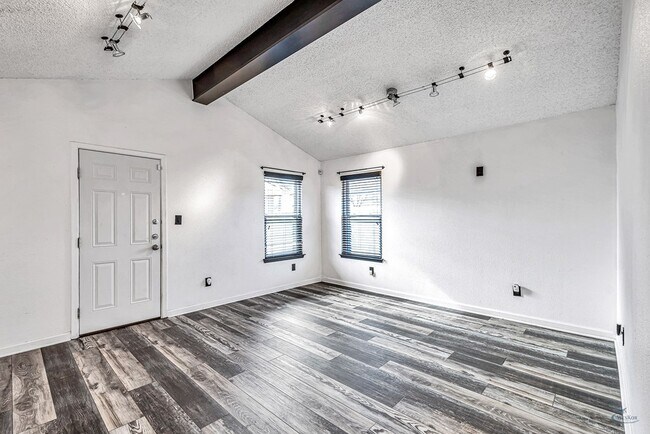 Building Photo - 412 E 89th St