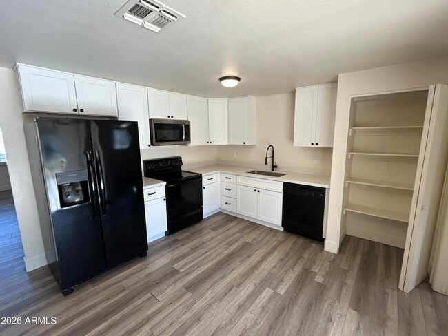 Building Photo - 1817 W Wood Dr