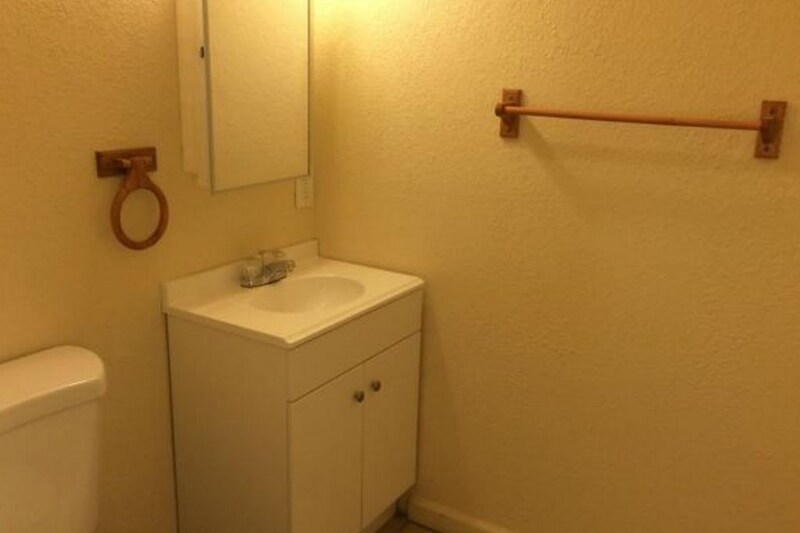 Building Photo - 443 E 84th St