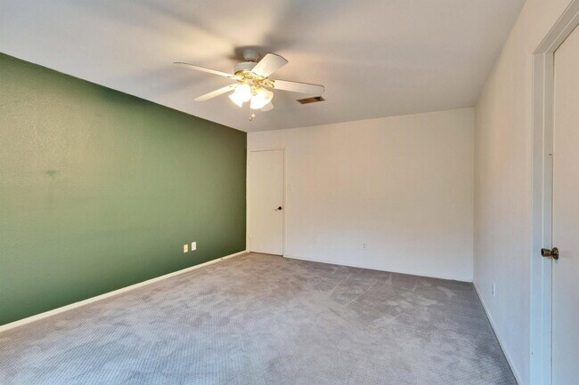 Building Photo - 9706 Moorberry St