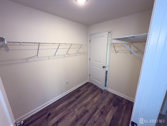 Building Photo - 246 Park Ln