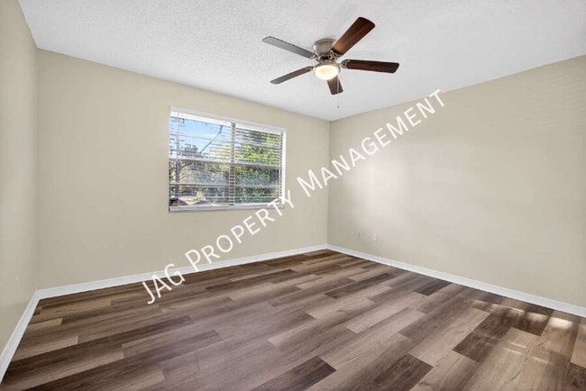 Building Photo - 482 Bentwood Ln