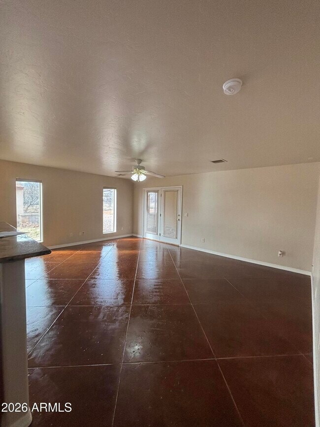 Building Photo - 5342 S San Pedro Ave