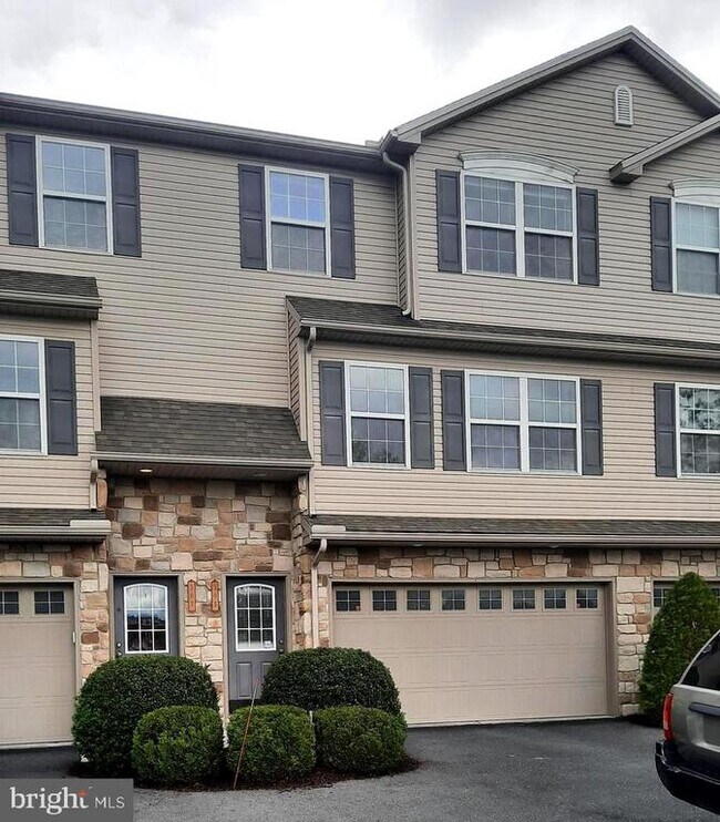 Building Photo - 305 Mercury Dr