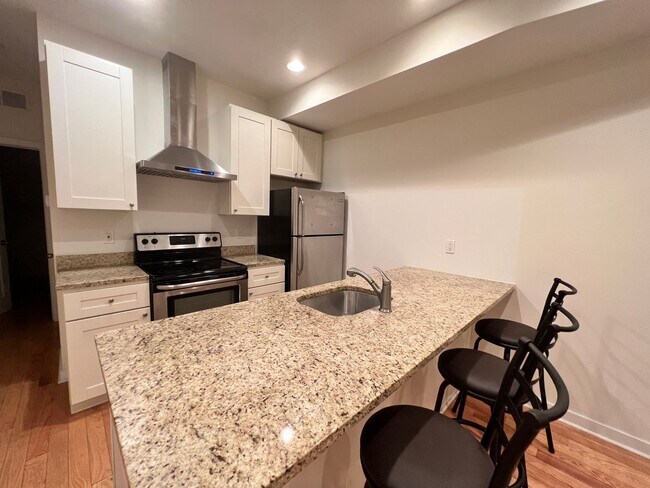 Building Photo - 530 N 36th St