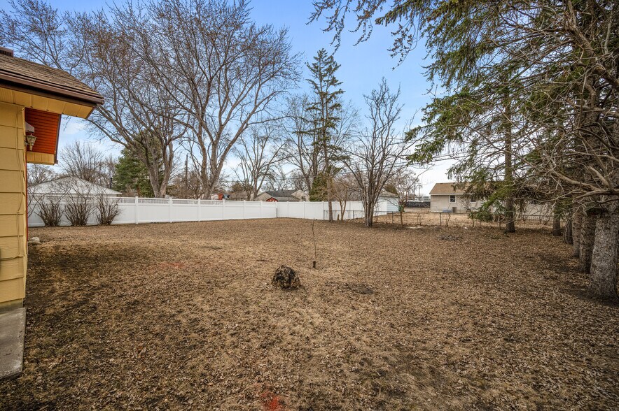 Building Photo - 5616 Nevada Ave N