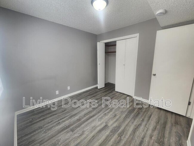 Building Photo - 660 S 20th St