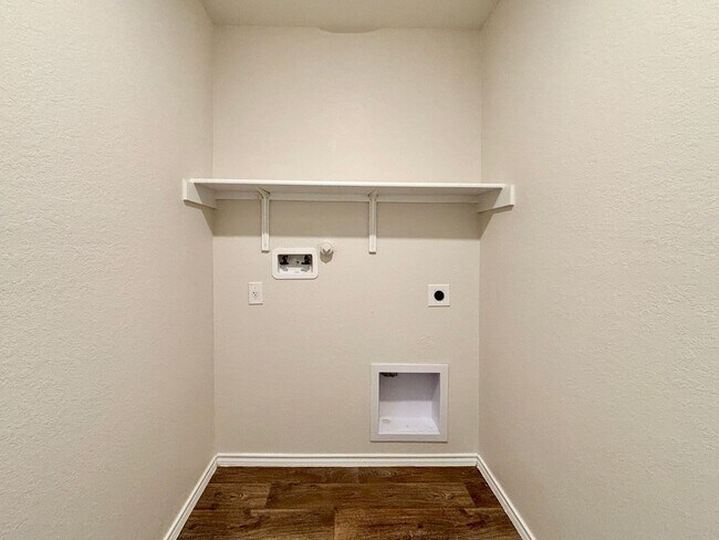Building Photo - Welcome home to this Charming smart home f...