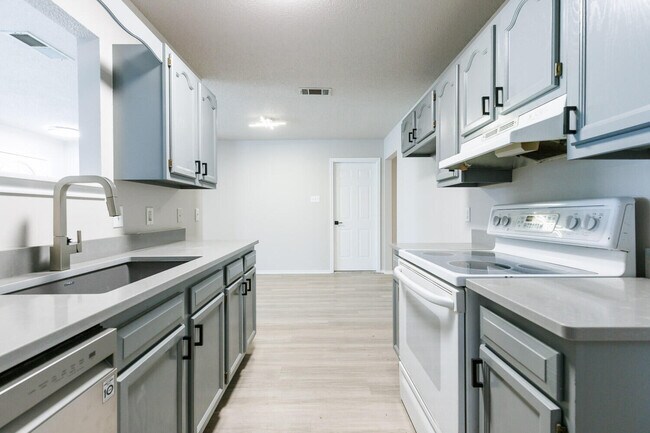 Building Photo - 2507 109th St