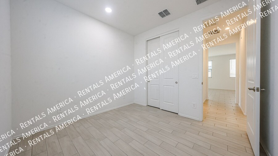 Building Photo - 15689 W Woodlands Ave