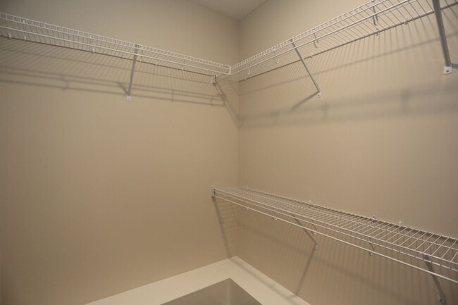 Building Photo - 4 Bedroom Brick House Available TODAY!