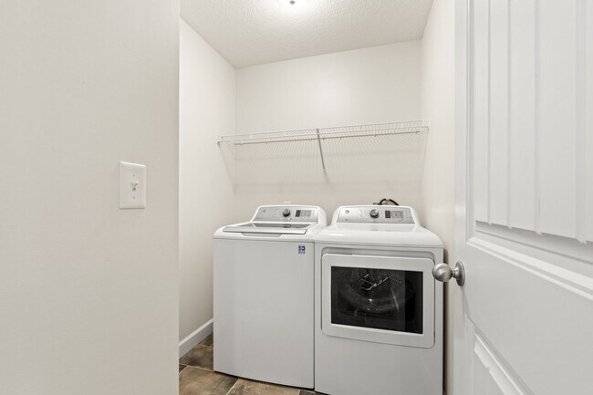 Building Photo - 3 BR, 2 BA 2-Car Garage Modern Ranch Livin...