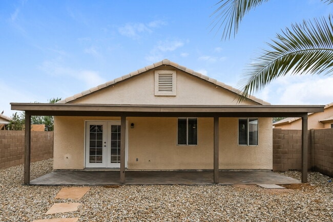 Building Photo - 2253 W 20th Ave