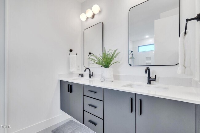 Building Photo - 810 Culpepper Ln